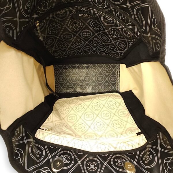 Camellia Logo Printed Deauville Black & cream Tote Bag in Coated Canvas, Silver hardware - Image 6