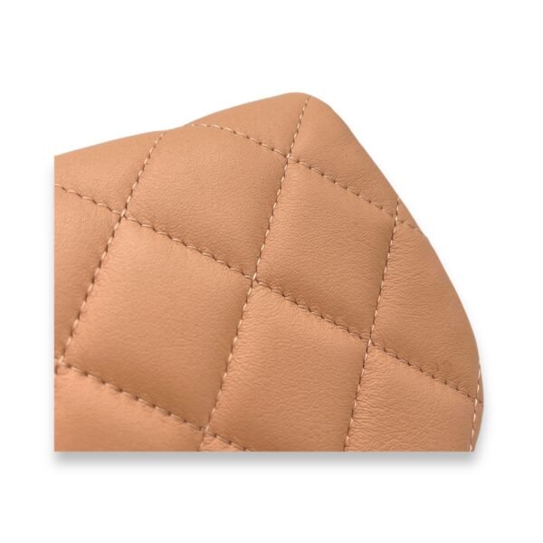 Chain Clutch Mini Beige Crossbody Bag in Lambskin, Gold hardware - Image 9