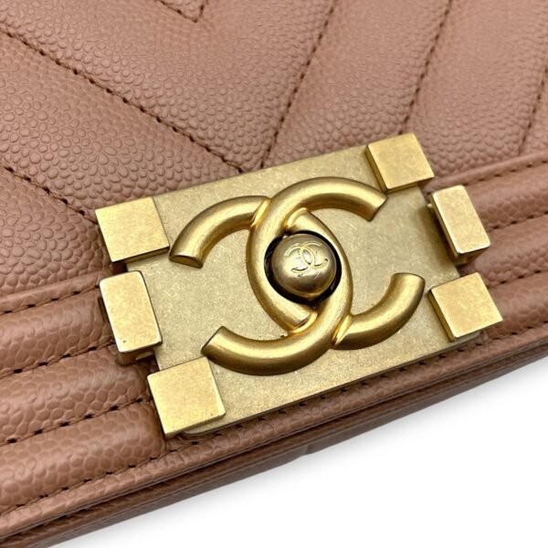 Chevron Le Boy Medium Brown Shoulder Bag in Caviar Leather, Gold hardware - Image 6