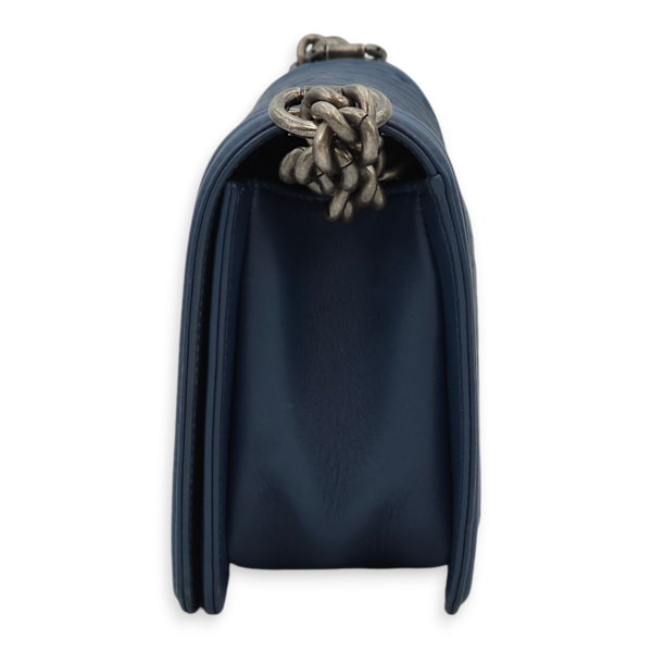 Chevron Le Boy Medium Dark Blue Shoulder Bag in Lambskin, Ruthenium hardware - Image 10
