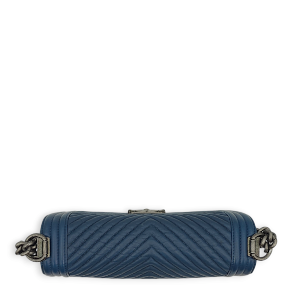 Chevron Le Boy Medium Dark Blue Shoulder Bag in Lambskin, Ruthenium hardware - Image 12