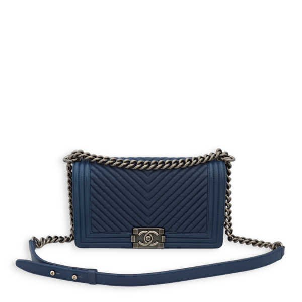 Chevron Le Boy Medium Dark Blue Shoulder Bag in Lambskin, Ruthenium hardware - Image 13