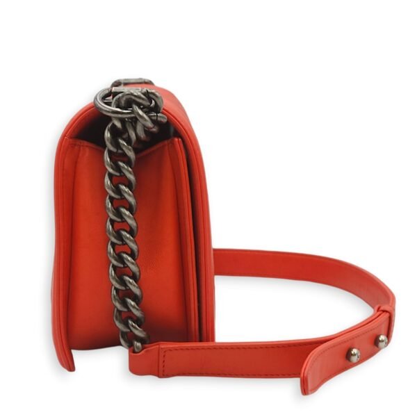 Chevron Le Boy Medium Red Shoulder Bag in Calfskin, Ruthenium hardware - Image 3