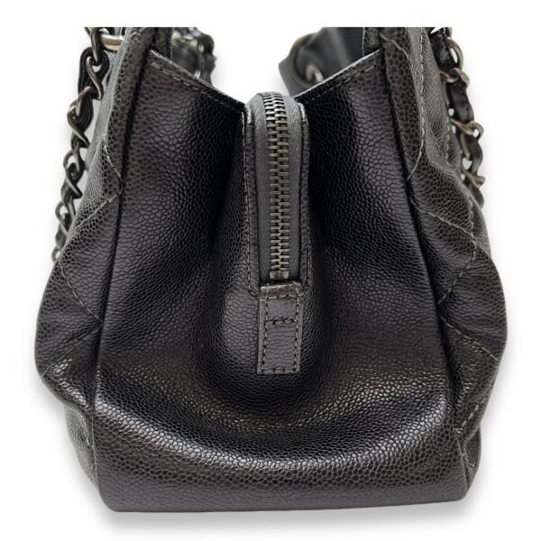 Chic Black Shoulder Bag in Caviar Leather, Silver hardware - Image 10