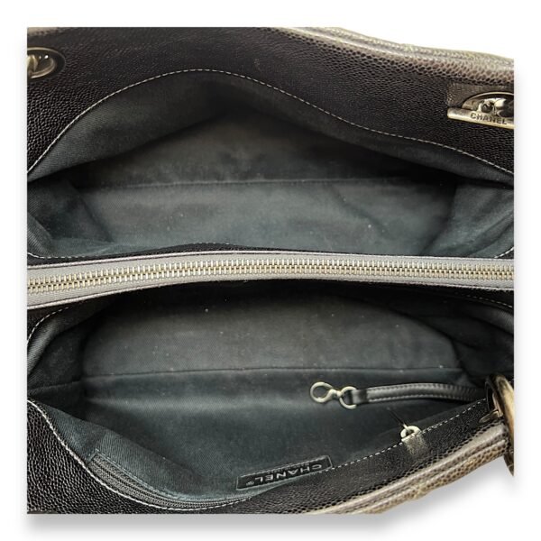 Chic Black Shoulder Bag in Caviar Leather, Silver hardware - Image 11