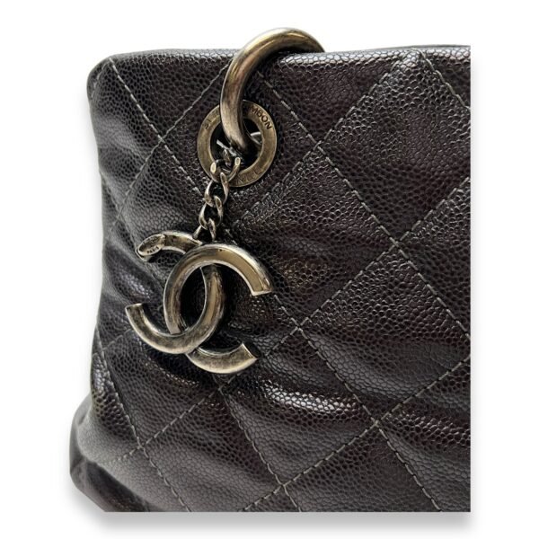 Chic Black Shoulder Bag in Caviar Leather, Silver hardware - Image 6