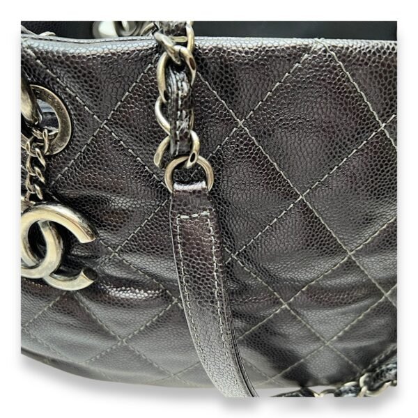 Chic Black Shoulder Bag in Caviar Leather, Silver hardware - Image 9