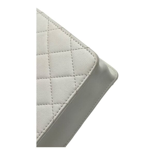 Chic Pearls White Crossbody Bag in Lambskin, Gold hardware - Image 11
