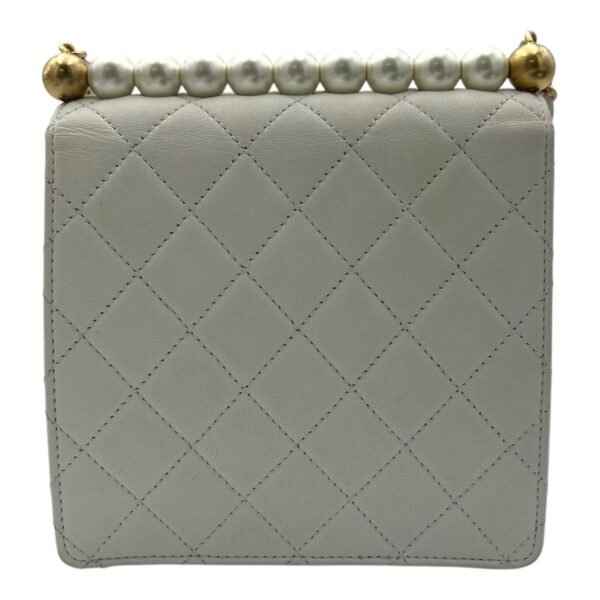 Chic Pearls White Crossbody Bag in Lambskin, Gold hardware - Image 2