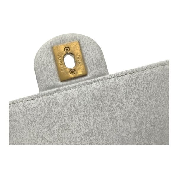 Chic Pearls White Crossbody Bag in Lambskin, Gold hardware - Image 9