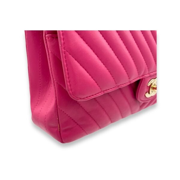 Classic Chevron Shoulder Bag in Calfskin, Gold hardware - Image 10