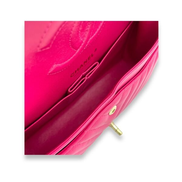 Classic Chevron Shoulder Bag in Calfskin, Gold hardware - Image 11