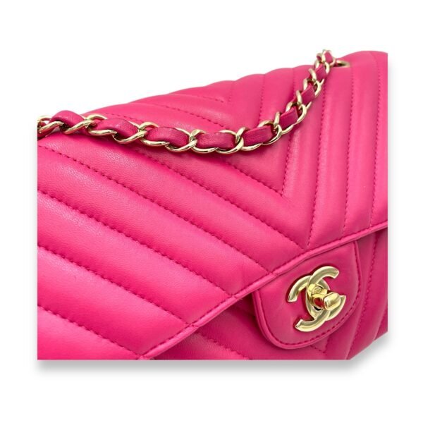 Classic Chevron Shoulder Bag in Calfskin, Gold hardware - Image 6