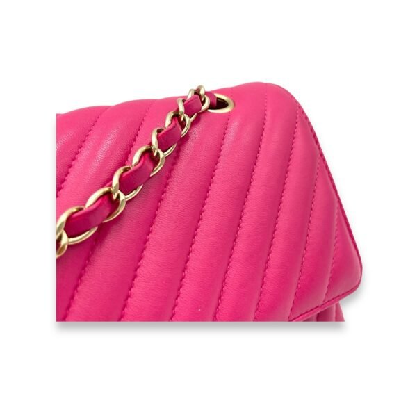 Classic Chevron Shoulder Bag in Calfskin, Gold hardware - Image 9