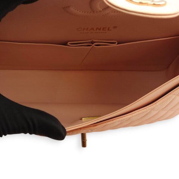 Classic Double Flap Medium Salmon Pink Shoulder Bag in Caviar, Gold hardware - Image 6