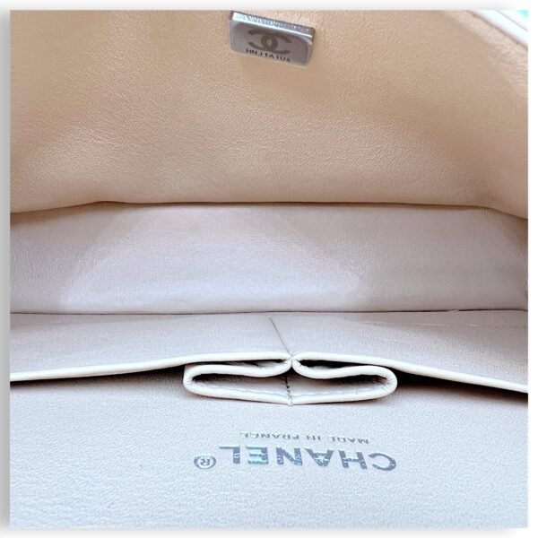 Classic Double Flap Medium Shoulder bag in Caviar Leather, Silver Hardware - Image 10