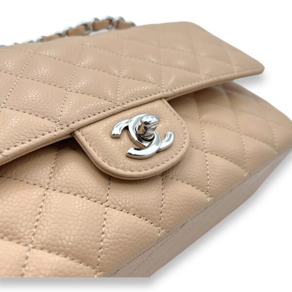 Classic Double Flap Medium Shoulder bag in Caviar Leather, Silver Hardware - Image 6