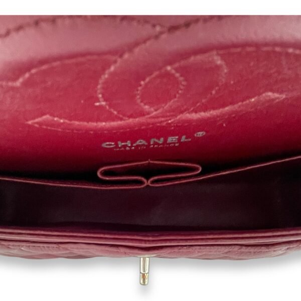 Classic Double Flap Medium Shoulder bag in Caviar leather, Silver Hardware - Image 12