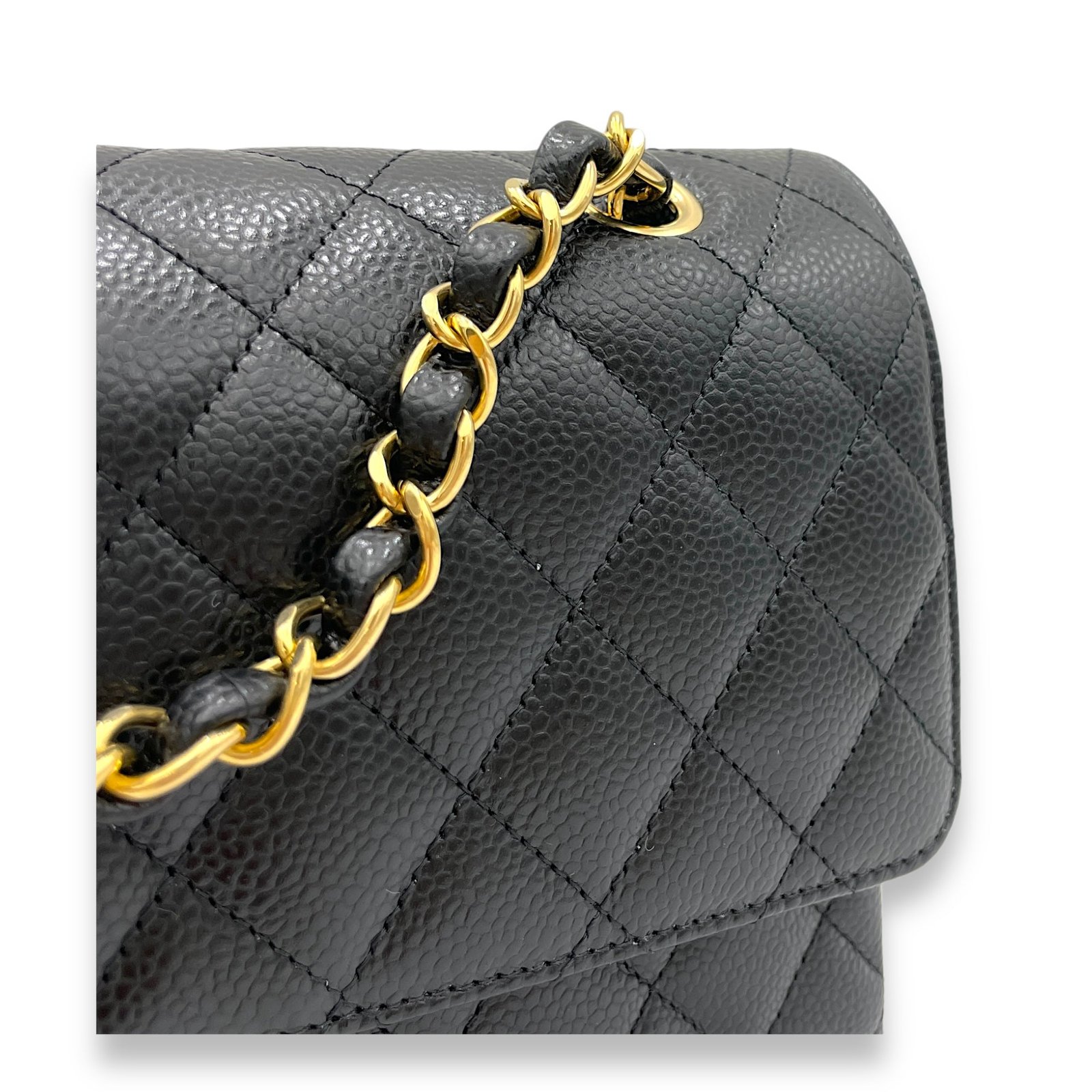 Classic Shoulder Bag Medium Black in Caviar Leather, Gold hardware - Image 9