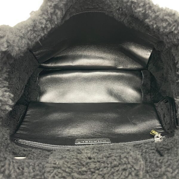 Cozy CC Shopping Black Tote Bag in Shearling/Lambskin, Palladium hardware - Image 11