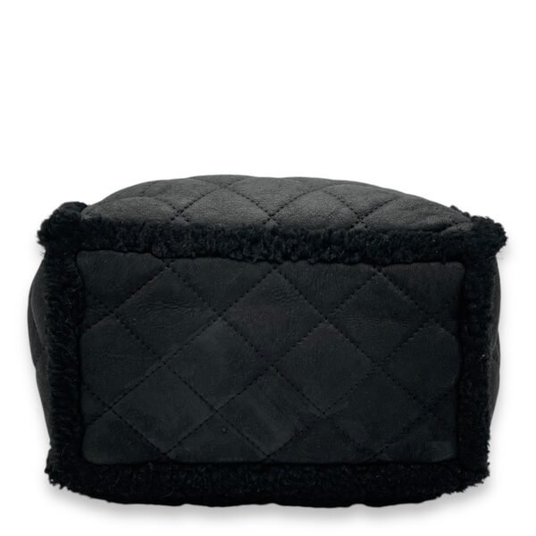 Cozy CC Shopping Black Tote Bag in Shearling/Lambskin, Palladium hardware - Image 5