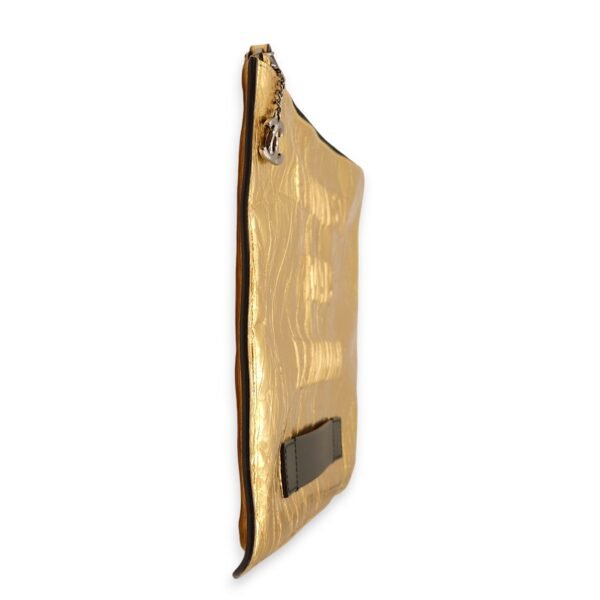 Feministe Mais Feminine Matallic Gold Clutch in Calfskin, Palladium hardware - Image 3