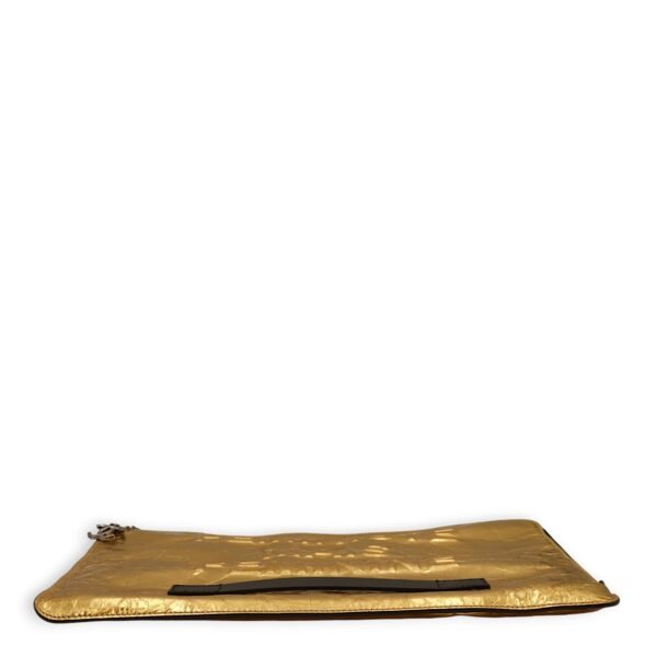 Feministe Mais Feminine Matallic Gold Clutch in Calfskin, Palladium hardware - Image 5