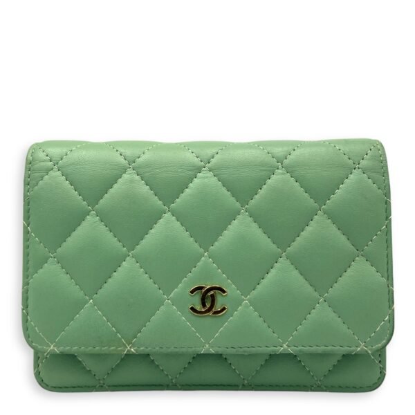 CC Wallet On Chain Green in Lambskin, Gold hardware
