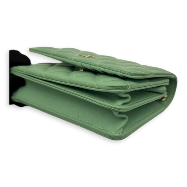 CC Wallet On Chain Green in Lambskin, Gold hardware - Image 10