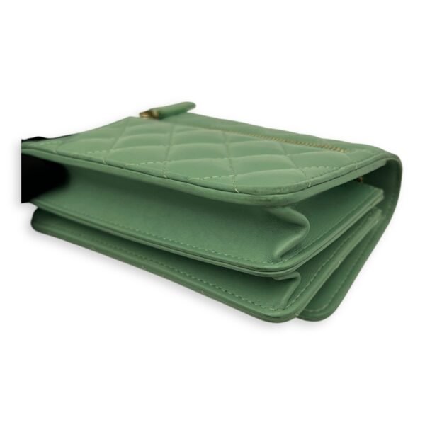 CC Wallet On Chain Green in Lambskin, Gold hardware - Image 12