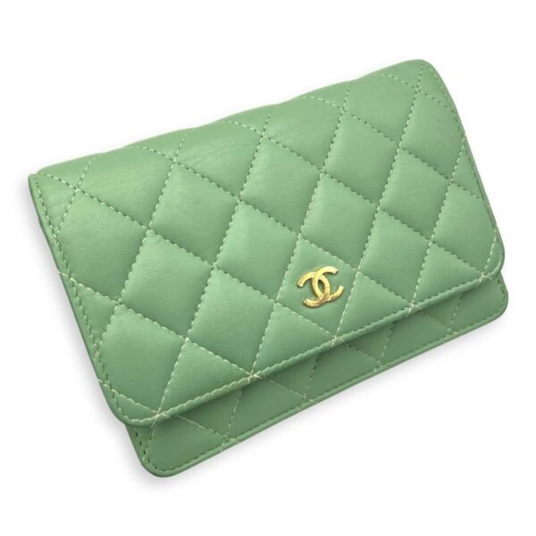 CC Wallet On Chain Green in Lambskin, Gold hardware - Image 13