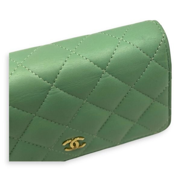 CC Wallet On Chain Green in Lambskin, Gold hardware - Image 15