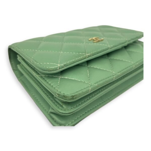 CC Wallet On Chain Green in Lambskin, Gold hardware - Image 16