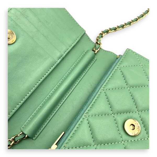 CC Wallet On Chain Green in Lambskin, Gold hardware - Image 24