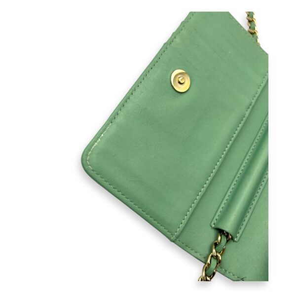 CC Wallet On Chain Green in Lambskin, Gold hardware - Image 26