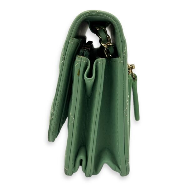 CC Wallet On Chain Green in Lambskin, Gold hardware - Image 3