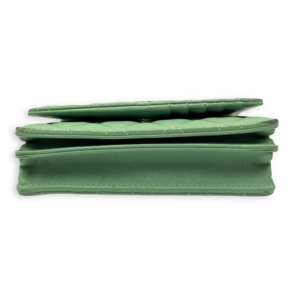 CC Wallet On Chain Green in Lambskin, Gold hardware - Image 5