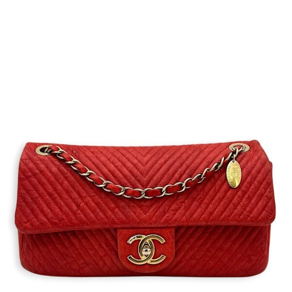 Chevron Classic Flap Red Shoulder Bag in Calfskin, Gold hardware