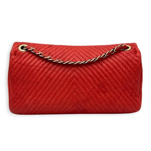 Chevron Classic Flap Red Shoulder Bag in Calfskin, Gold hardware - Image 2