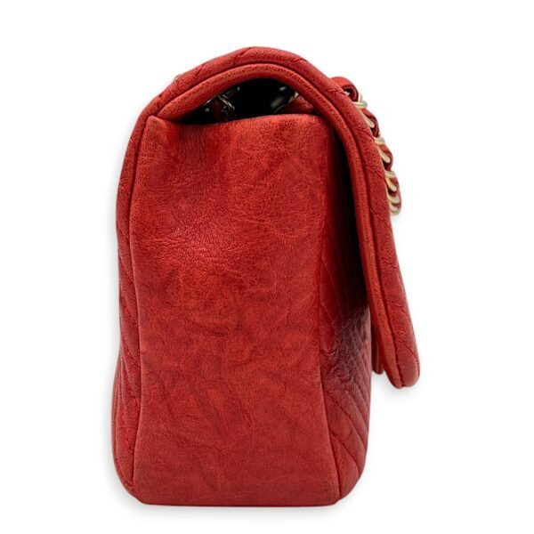 Chevron Classic Flap Red Shoulder Bag in Calfskin, Gold hardware - Image 3
