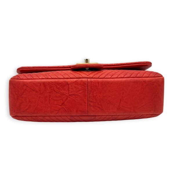 Chevron Classic Flap Red Shoulder Bag in Calfskin, Gold hardware - Image 5