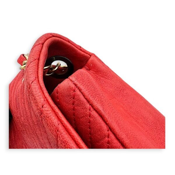 Chevron Classic Flap Red Shoulder Bag in Calfskin, Gold hardware - Image 8