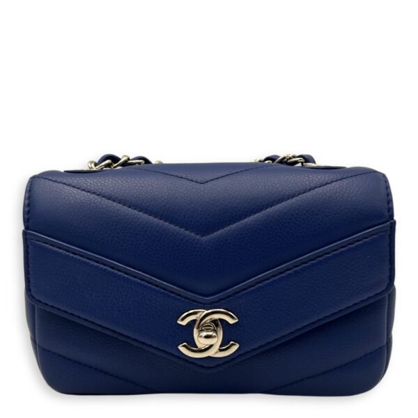 Chevron Shoulder Bag Blue in Caviar Leather, Silver hardware