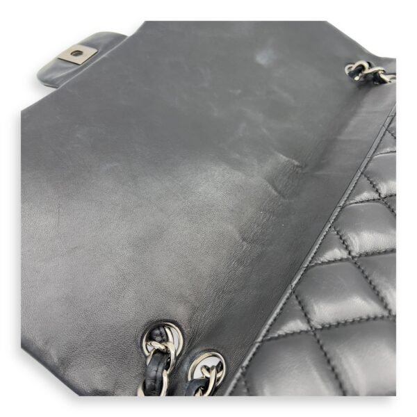 Classic Maxi Black Shoulder Bag in Lambskin, Silver hardware - Image 30