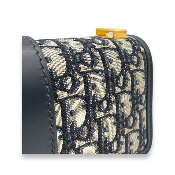 30 Montaigne Medium Shoulder bag in Jacquard, Gold Hardware - Image 9