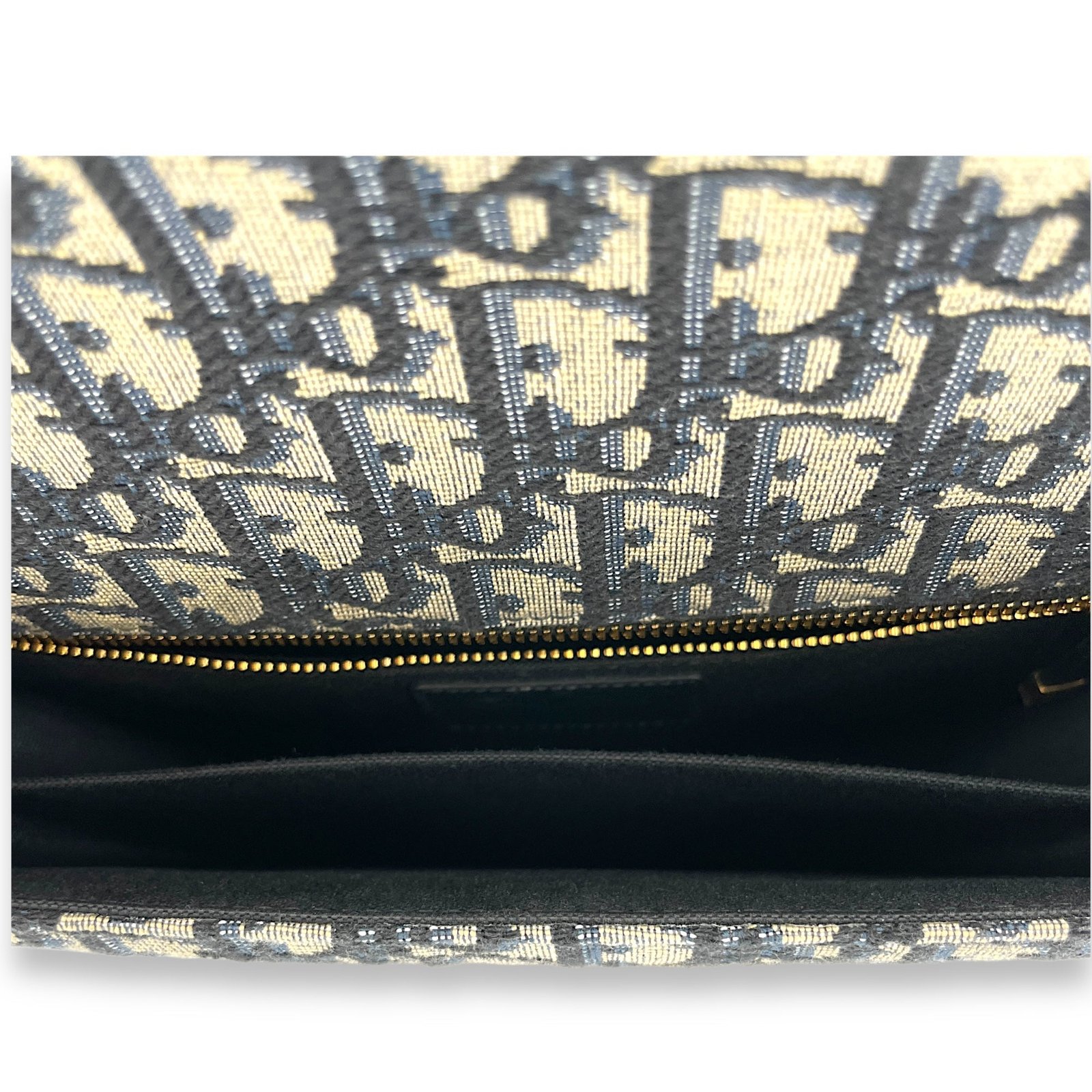 30 Montaigne Shoulder bag in Jacquard, Gold Hardware - Image 11