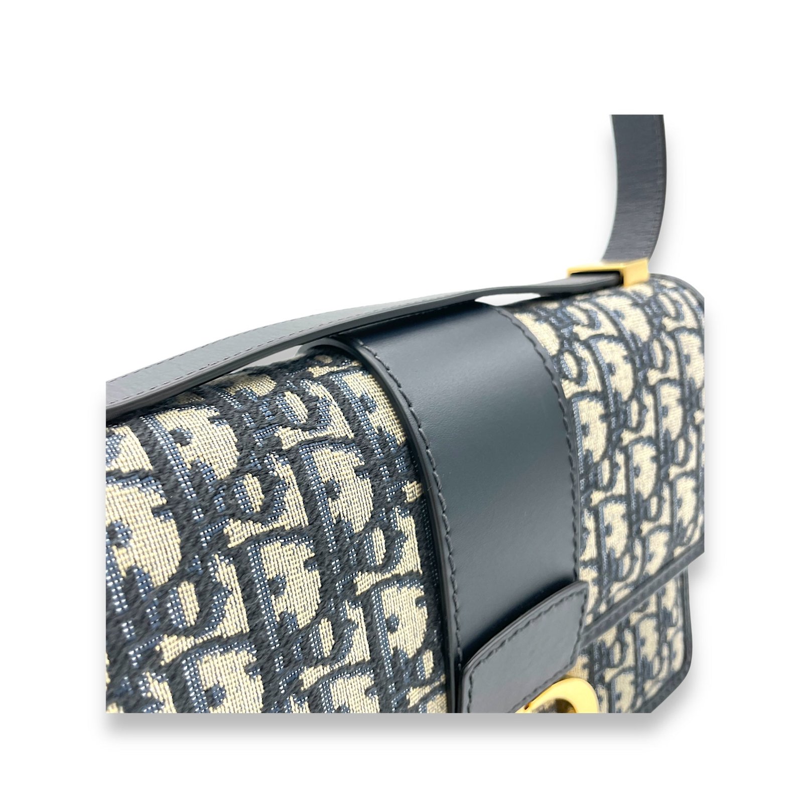 30 Montaigne Shoulder bag in Jacquard, Gold Hardware - Image 6