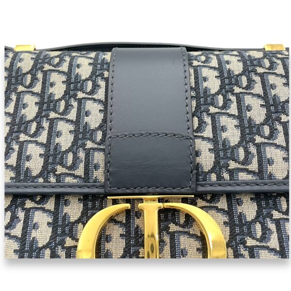 30 Montaigne Shoulder bag in Jacquard, Gold Hardware - Image 7