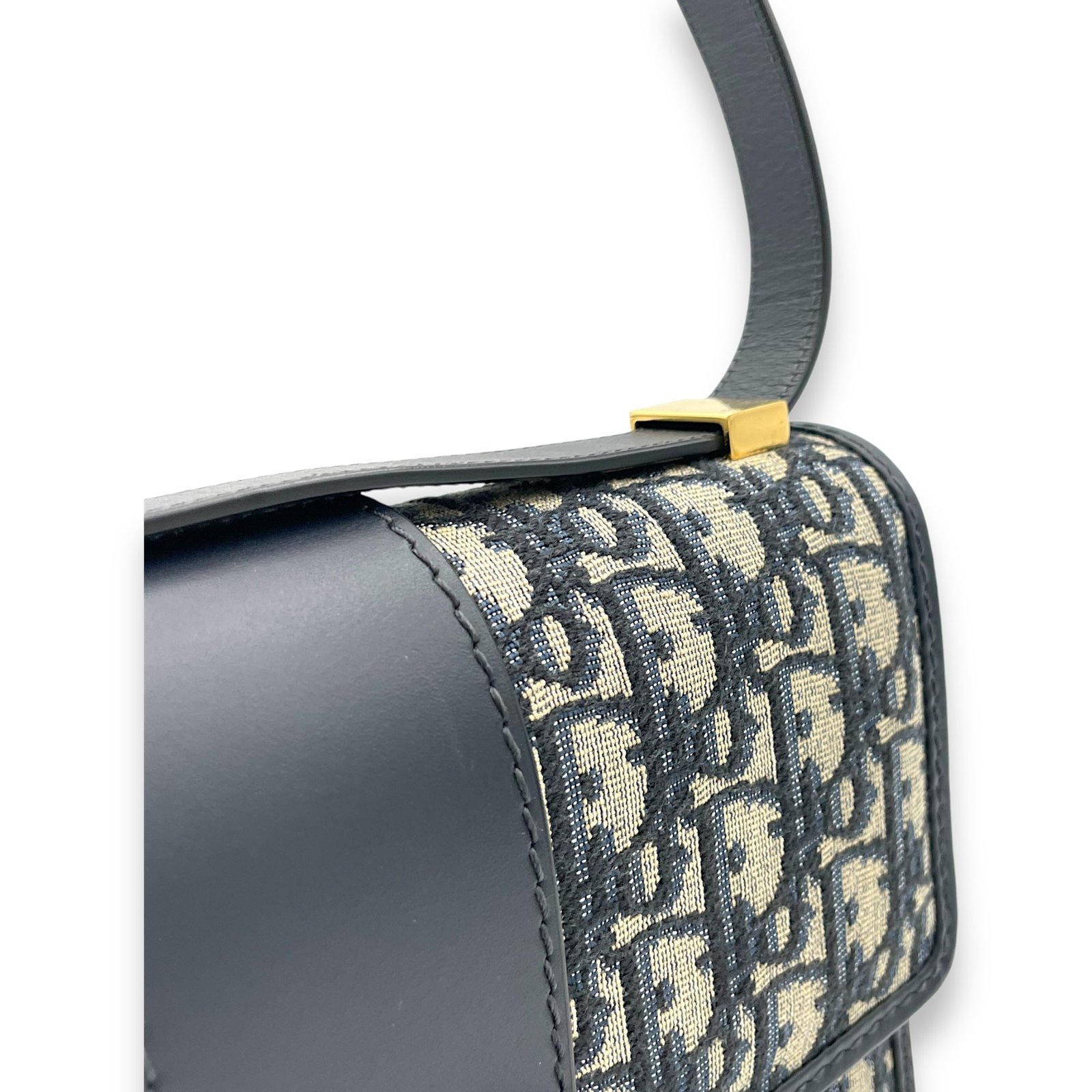 30 Montaigne Shoulder bag in Jacquard, Gold Hardware - Image 9