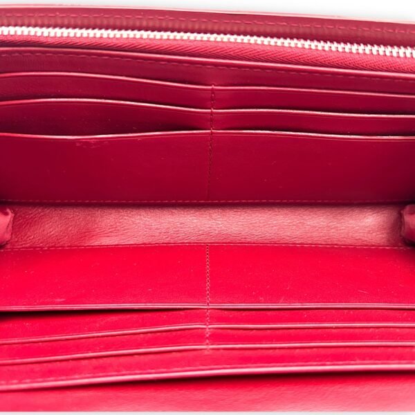 Cannage Red Wallet On Chain in Patent Leather, Silver hardware - Image 11